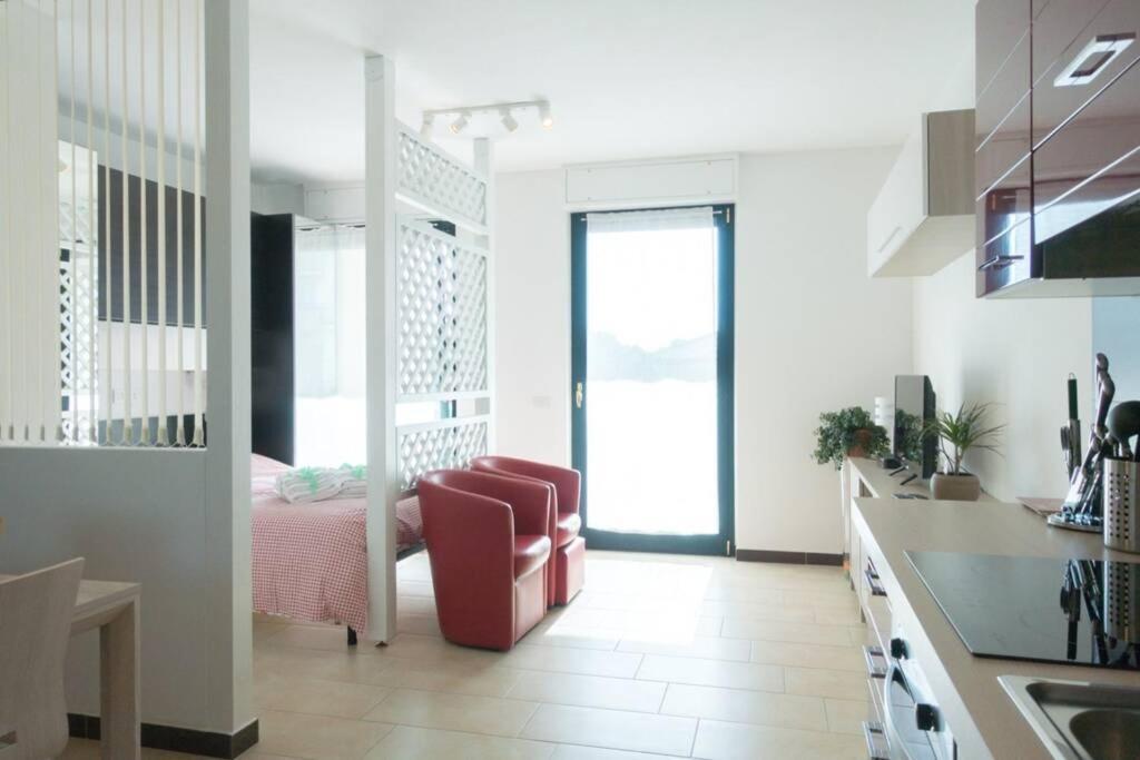 Apartment Victoria, cozy studio flat near Leonardo Academy Sesto Calende Exterior foto