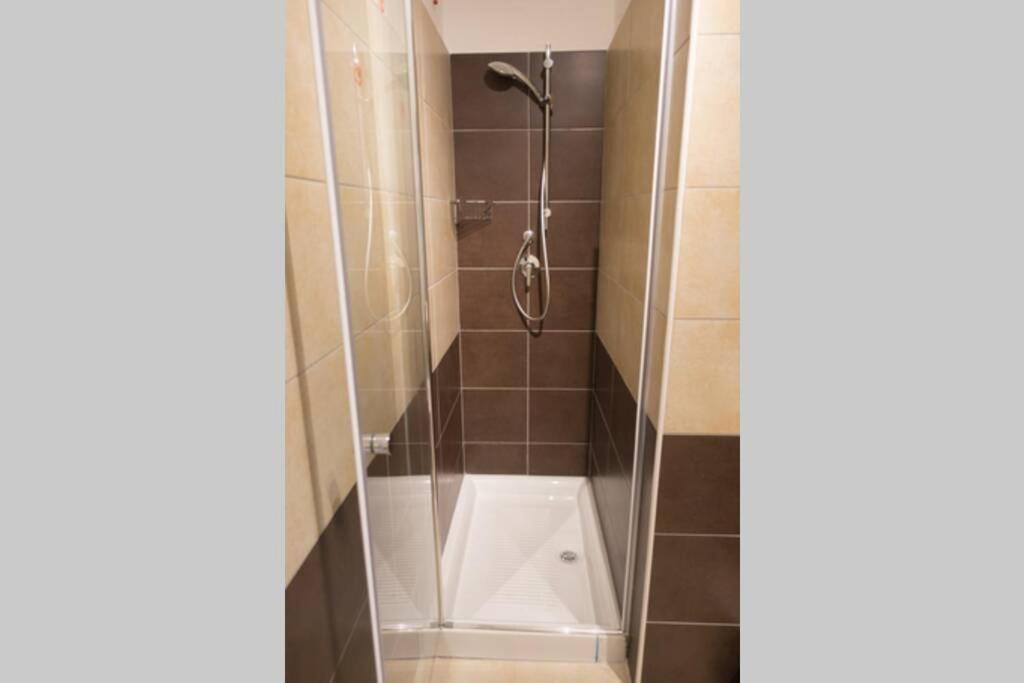 Apartment Victoria, cozy studio flat near Leonardo Academy Sesto Calende Exterior foto