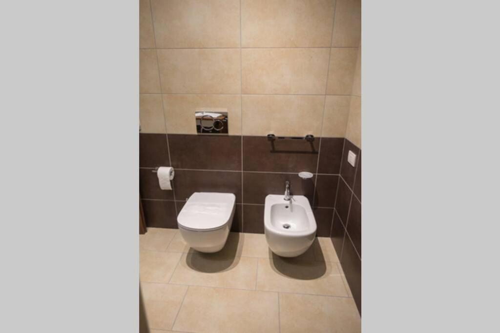 Apartment Victoria, cozy studio flat near Leonardo Academy Sesto Calende Exterior foto