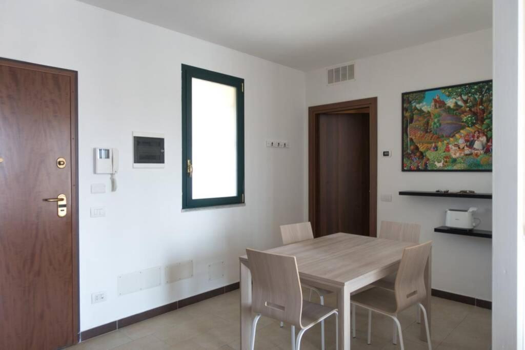 Apartment Victoria, cozy studio flat near Leonardo Academy Sesto Calende Exterior foto